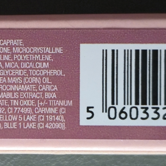 Charlotte Tilbury - Matte Revolution Hydrating Lipstick - Pillow Talk - Picture 3 of 14